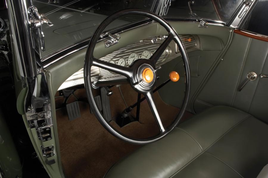  Chrysler CL Imperial Convertible Roadster by LeBaron 1932 года  (фото 23 из 26)
